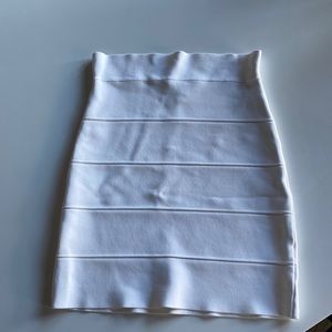 White BCBG body con skirt size small